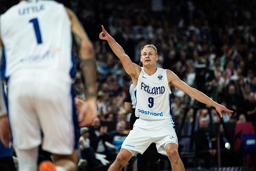Tanssit sen ku jatkuu🕺🏼 #susijengi #eurobasket #riga