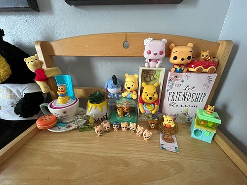 My Pooh Corner 🐻🍯
.
.
.
.
.
.
#poohcorner #winniethepooh #disneydoorables #squishmallows #funkopop #collection #poohcollectio...