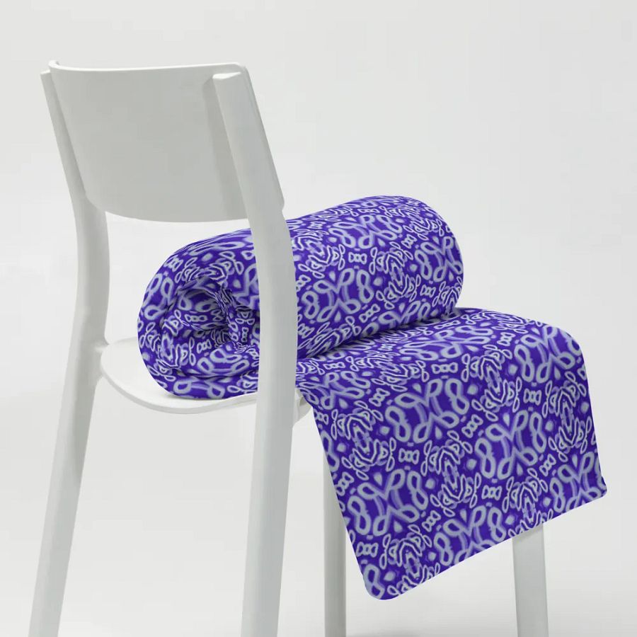 Elegant Purple & White Seamless Patterned Throw Blanket product image (9)
