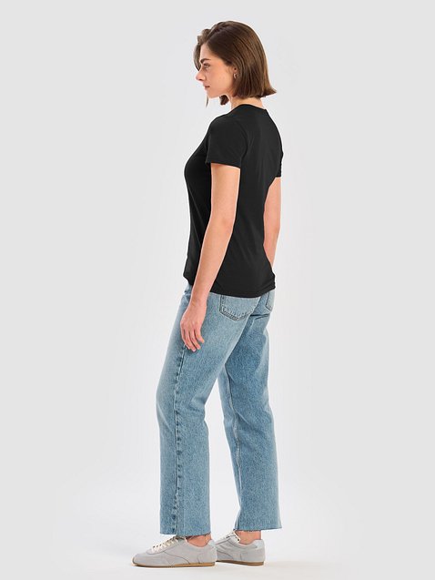 Photo showing Gildan Women's Basic Softstyle T-Shirt 