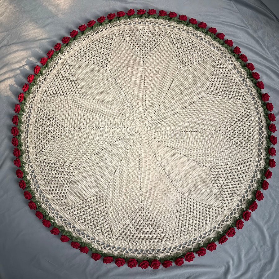 Crochet Rose Blanket | A Cozy Throw That Folds Into a Bouquet product image (1)