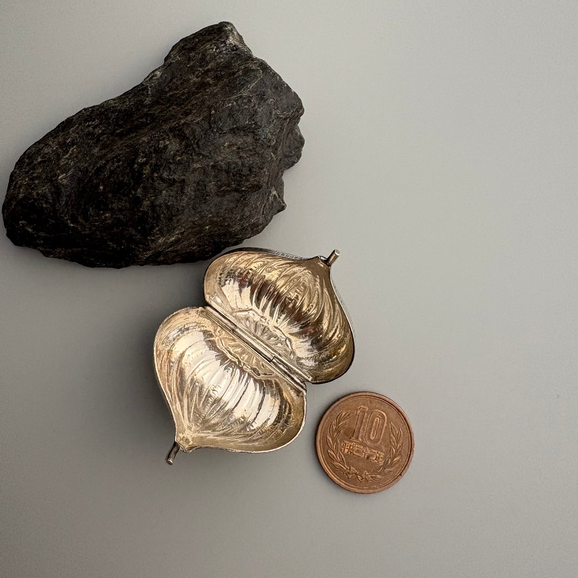 イタリア800純銀 毛栗の形をした小箱 シルバー製栗型小物入れ product image (3)