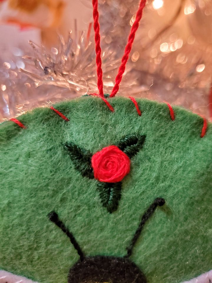 Bee Merry Felt Ornament product image (2)
