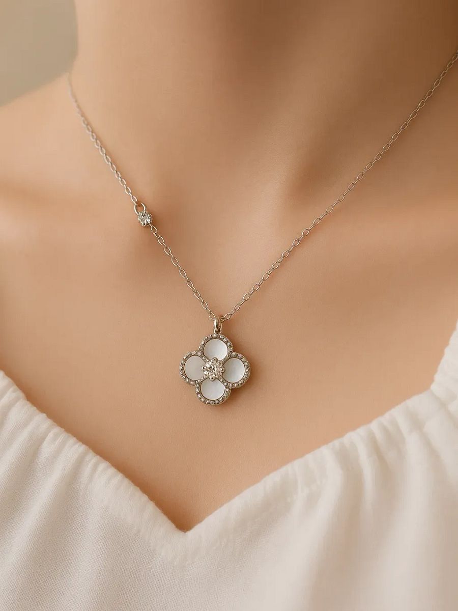 The Virelle Necklace product image (3)