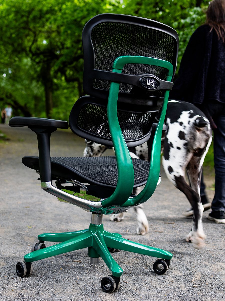 Aston Martin Green product image (4)