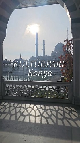 My last morning in Konya and the Sun came out... I was mosque/mausoleum hopping and came upon these heavenly regal gardens:

...