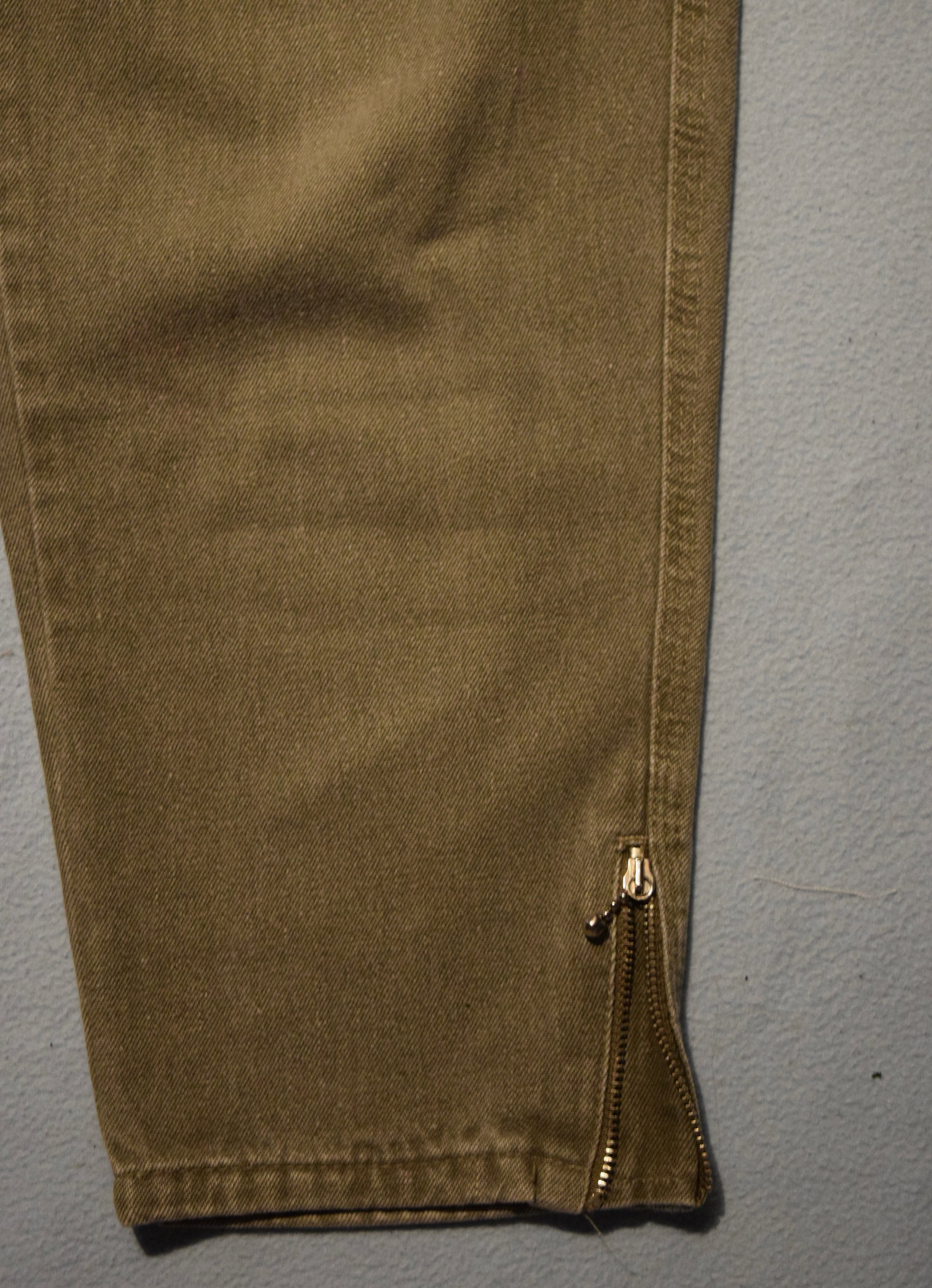 Layered paint-splatter product image (8)