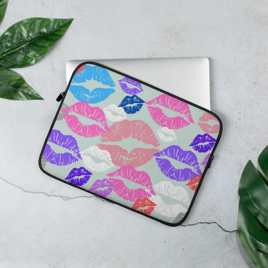 Kisses Laptop Sleeve product image (3)