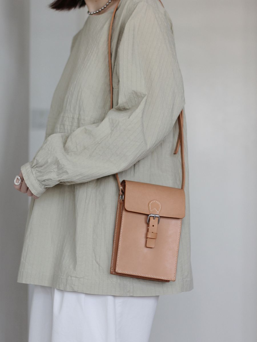 Vegetable Tanned Leather Classic Satchel – Honey product image (4)