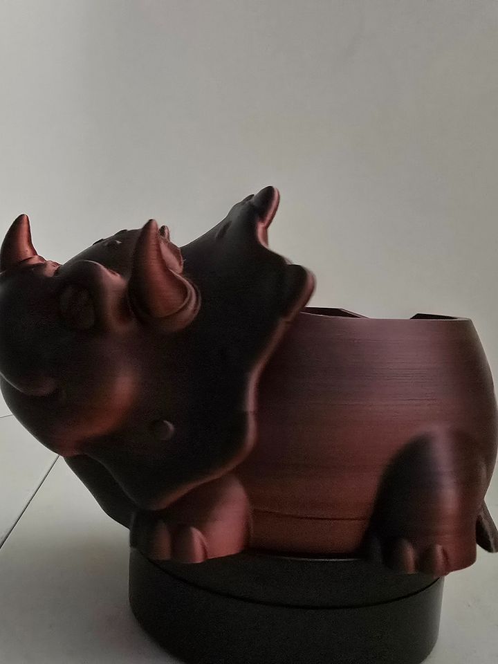 Red to Black Triceratops Yarn Bowl 3D printed 🐑 product image (2)
