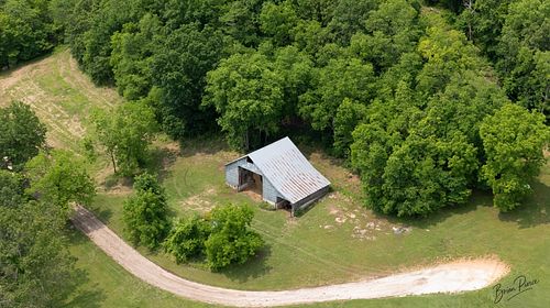 Christian County, Missouri 🐄🌾 | Life on the Ozark Backroads

📸 A couple glimpses into the quiet rhythm of farming in the Ozar...