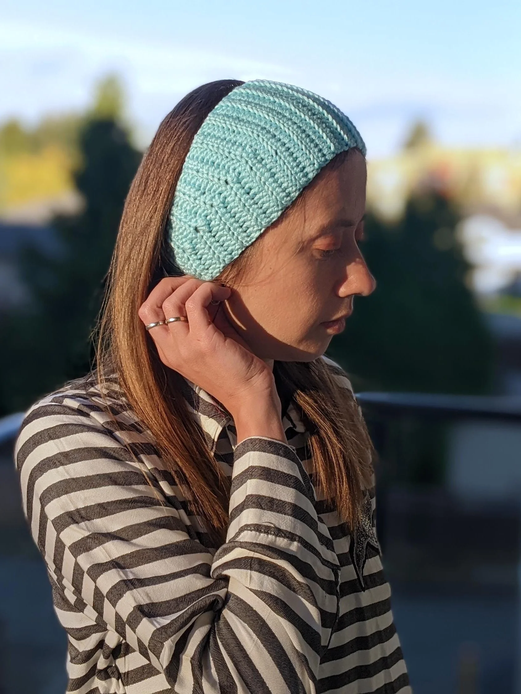 Crochet Headband with a Button Closure Pattern product image (3)