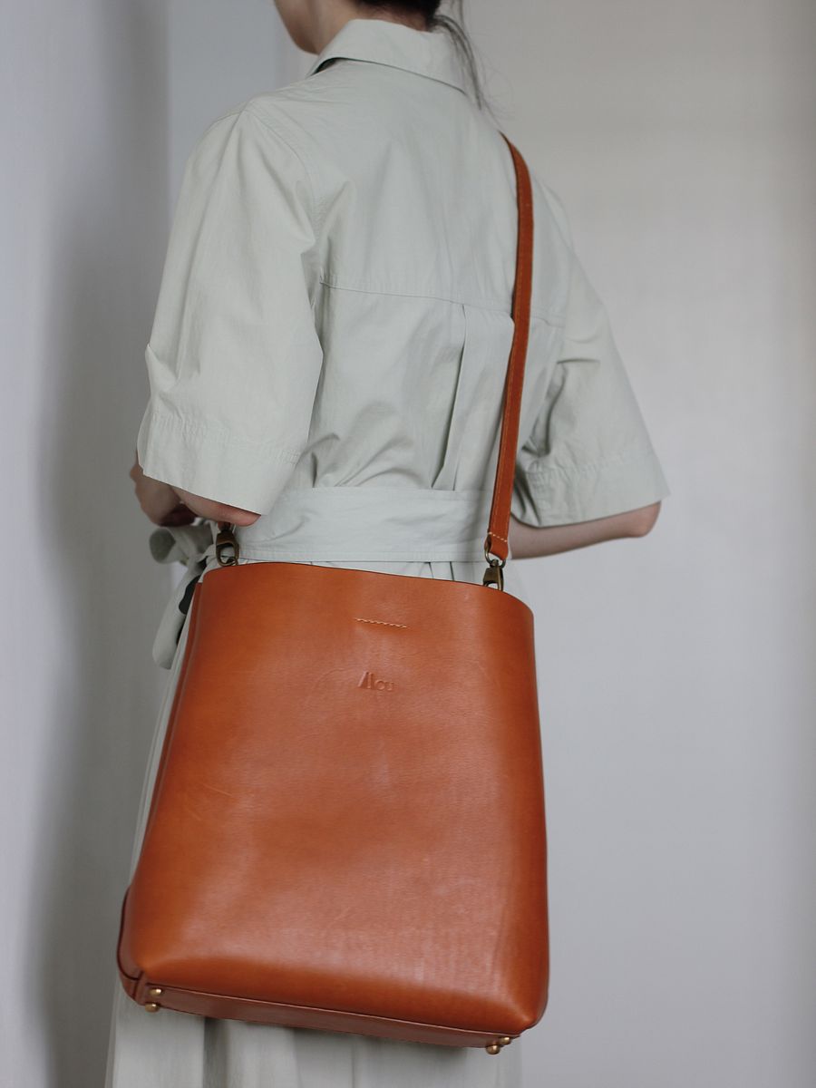 Vegetable tanned Leather Shoulder Bag product image (9)