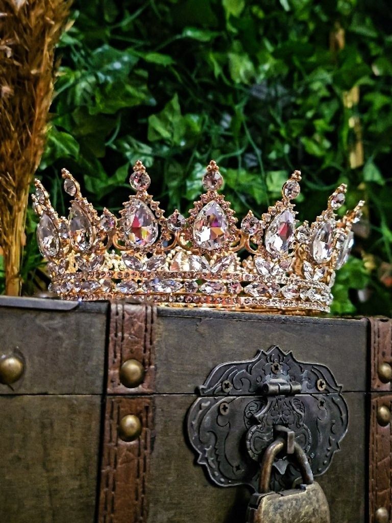 The Armored Kingdom Pearl White Crown (Gold) product image (4)