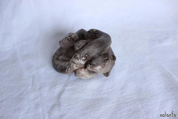 Small Clay Leopard: biting tail product image (2)
