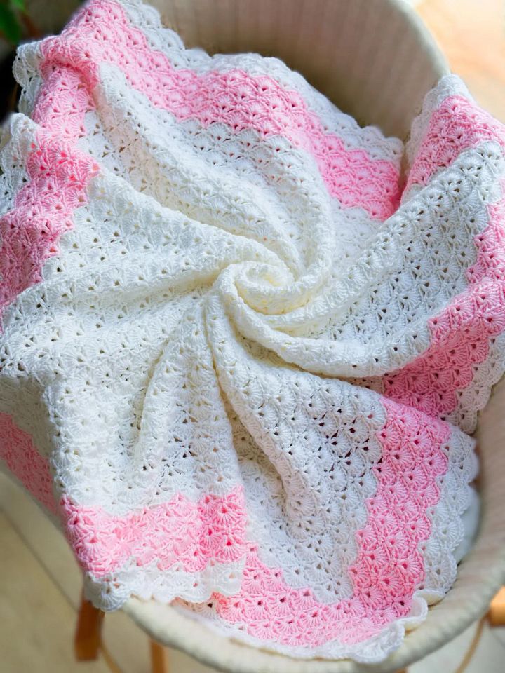 Crochet Pattern: Shell Stitch Blanket (With 3D Bow) product image (1)