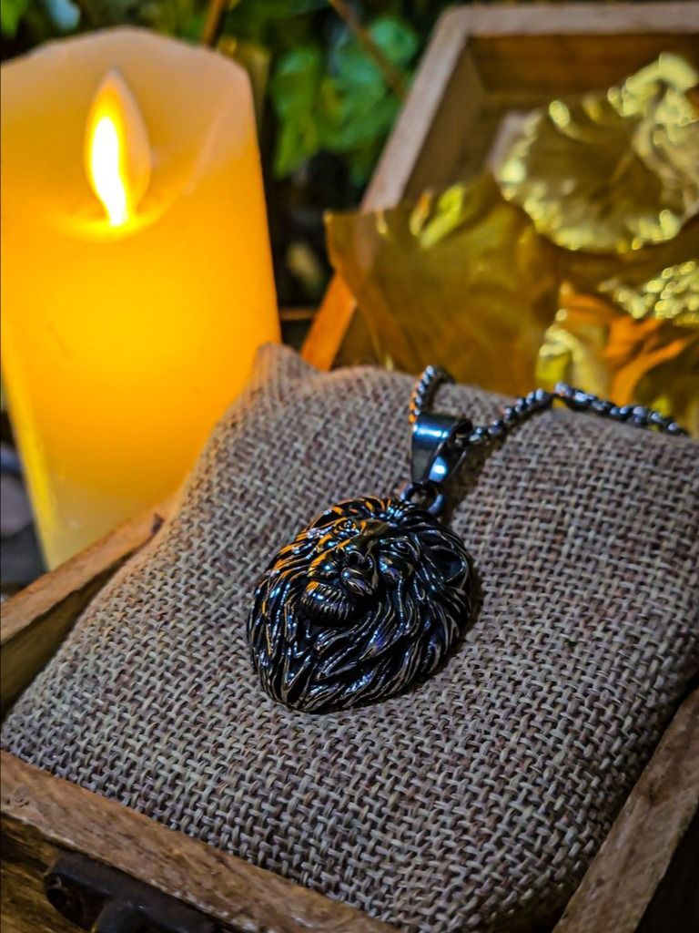 The Armored Kingdom Eternal Lion of Valor Necklace product image (2)