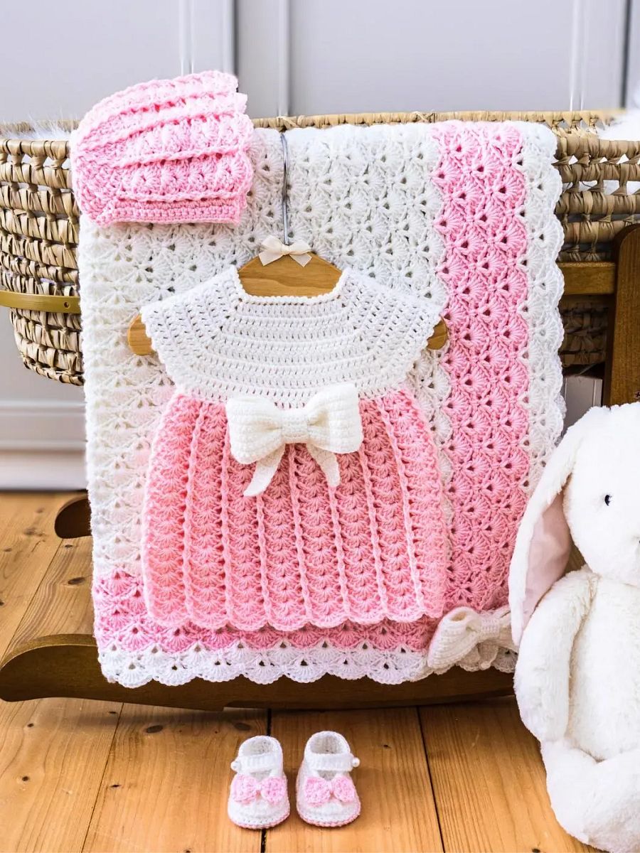 Crochet Pattern: Shell Stitch Blanket (With 3D Bow) product image (9)