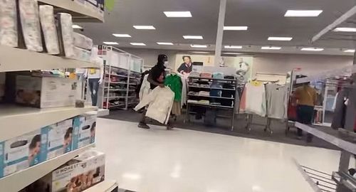 Putting shirts 👕on da rack prank FULL VIDEO INBIO ‼️ SHOUTOUT @dm_t.v 

#prank #funnypranks #prankvideo #walmartpranks #memes...