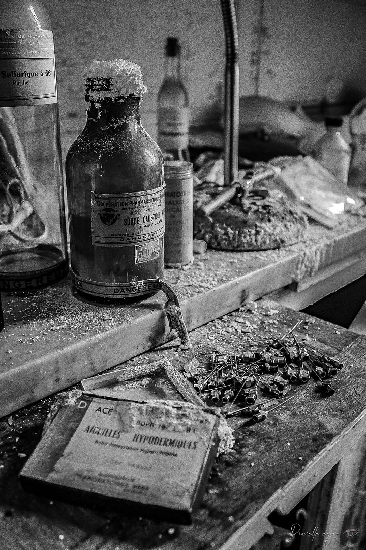 Fine Art Photography – Château Silencio – Echoes of Healing product image (1)