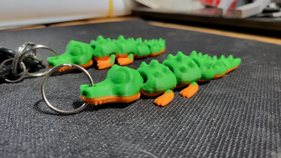 Articulated Gator Keychain product image (1)