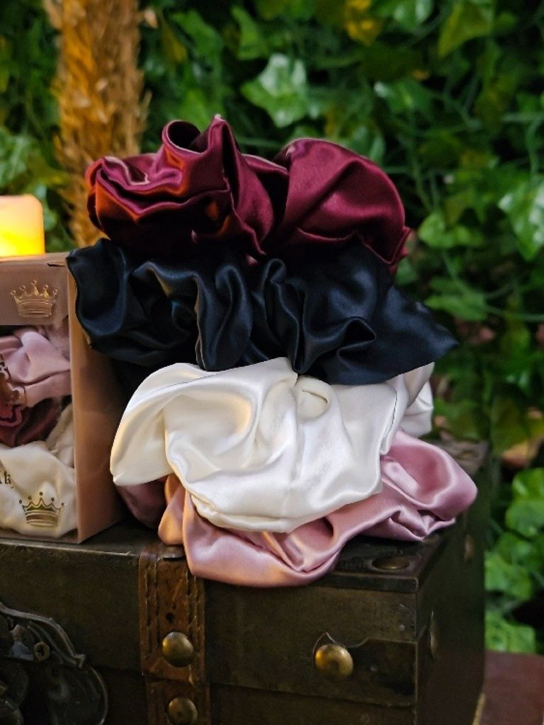 The Armored Kingdom Maiden's Tie Mulberry Silk Scrunchies (4 in a Pack) product image (3)