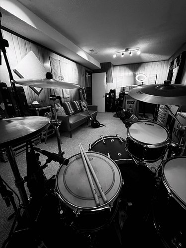 Making some noise at the home studio today with some really great folks. This time its funk…but still with the rock 🪨 📢⚡️