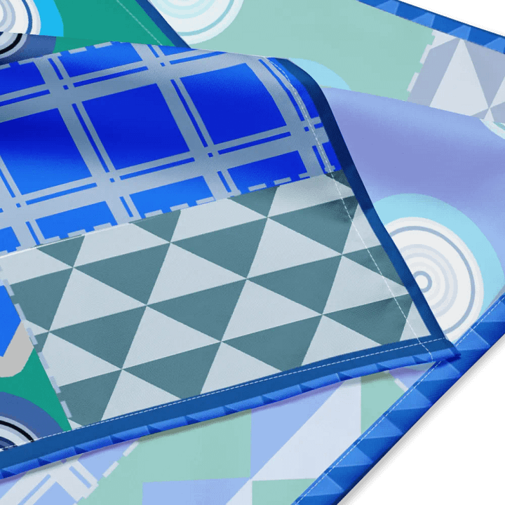 Pañuelo geométrico: Un caleidoscopio de azules product image (2)