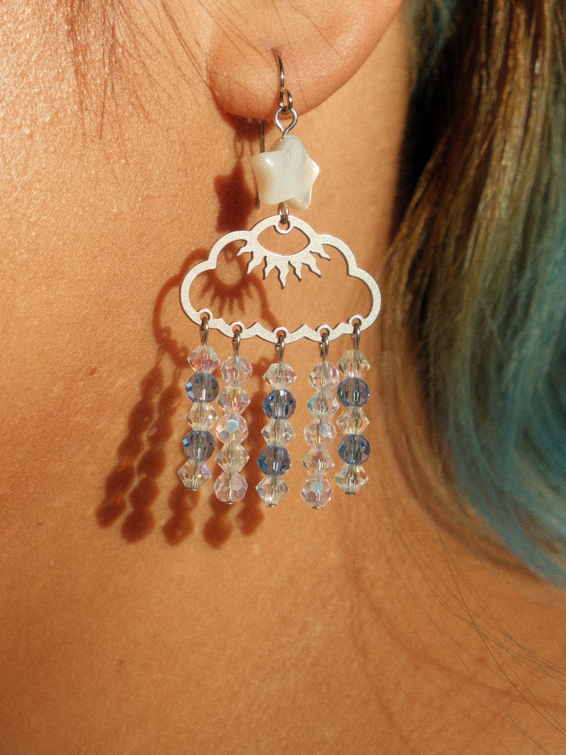 Mother-of-pearl cloud earrings product image (6)