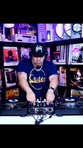 That Sunday Sessions vibe! #sundaysessions #cratesradio

Tune in live next Sunday from 18:45 CEST for more throwback R&B fun ...