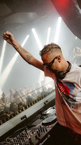 Insane moment with Robin Schulz at Pacha Ibiza 🤯🍒 
 
Track: @robin__schulz x @nervomusic x @koppymusic – Freaking You Out
 
@...