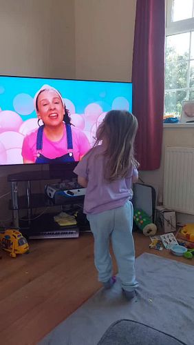Maisy singing and dancing to icky sticky bubblegum