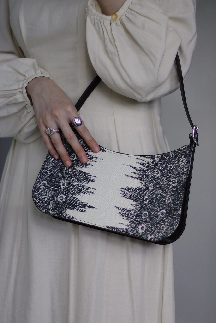 Lizard-embossed Leather Shoulder Bag – S product image (8)