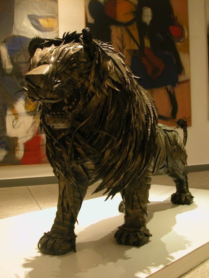 LION SCULTURE _. LAHCE IWI product image (1)