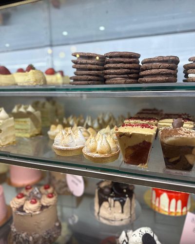 I’m not much of a sweet tooth however I love looking at dessert/ pastry shops because they look so cute 🥰🥰 

Wbt u guys?

#fo...