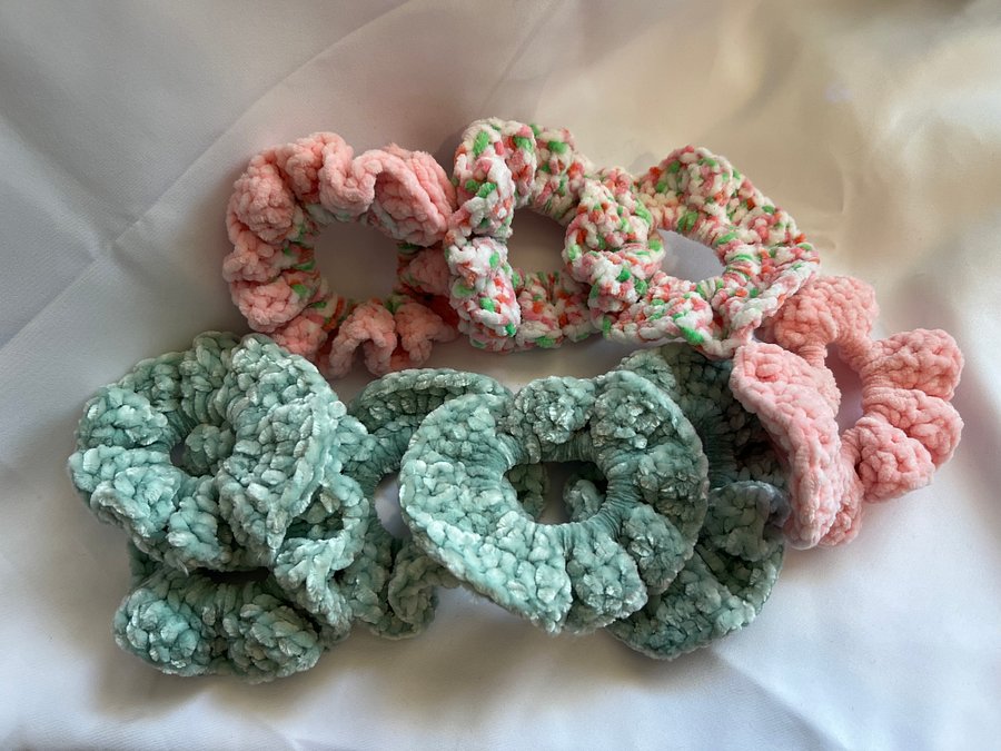 Velvet Luxe Scrunchies product image (1)