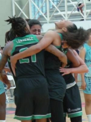 Menudas semifinales de la Final Four de Liga Challenge hizo ayer el Estepona vs Azul Marino de @Baloncesto España . Estas chicas son puro show 🔥🔥🔥 Hoy juegan vs @Unicaja Baloncesto  por el ascenso a Liga Femenina Endesa