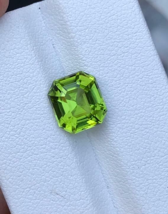 PERIDOT STONE FOR MEN’S RING ENGAGEMENT RING APPLE GREEN COLOR STEP CUT,3.70 CRT product image (5)