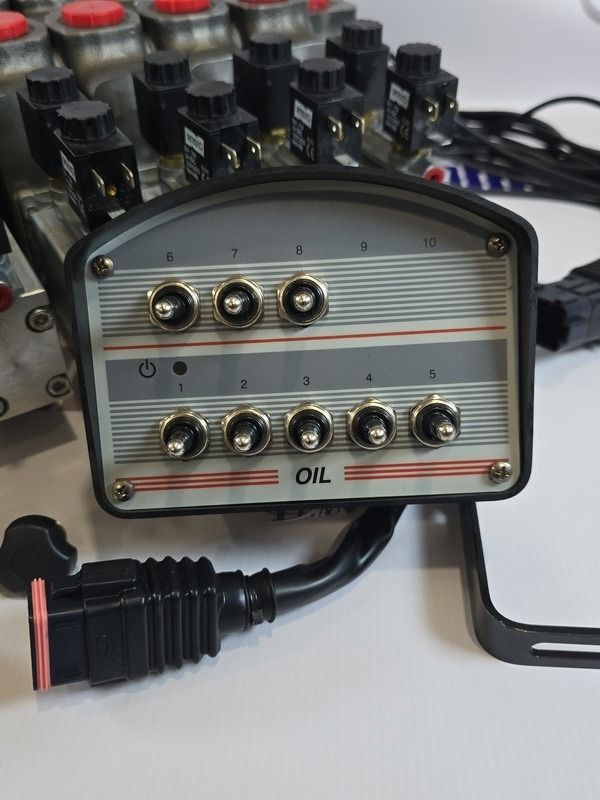 Akon KV20 7 Functions with Pneumatic-Electric Control 24VDC 6.5W with Salvarani Oil-Box Control Panel with 8 Double-Way Switches product image (3)