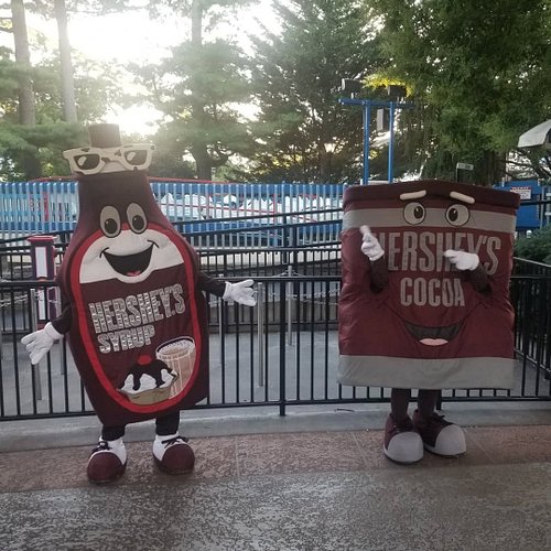 Nice line up of characters.
#hersheypark #hersheyparkhappy #sweetestplaceonearth #seasonpass #seasonpasses #seasonpassholder ...
