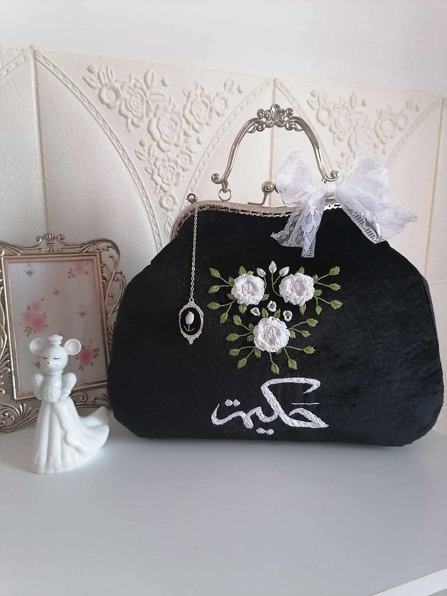 Velvet middle flowers handbag product image (5)