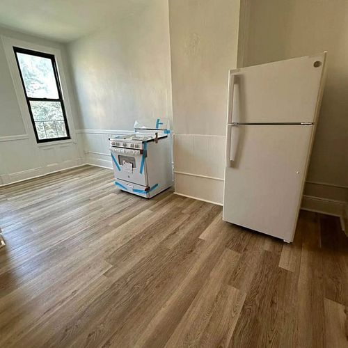RIDGEWOOD - Cozy bedroom/office space available! Heat and hot water covered. Sorry, no pets allowed. 

Catalpa Ave
$2,000

EU...
