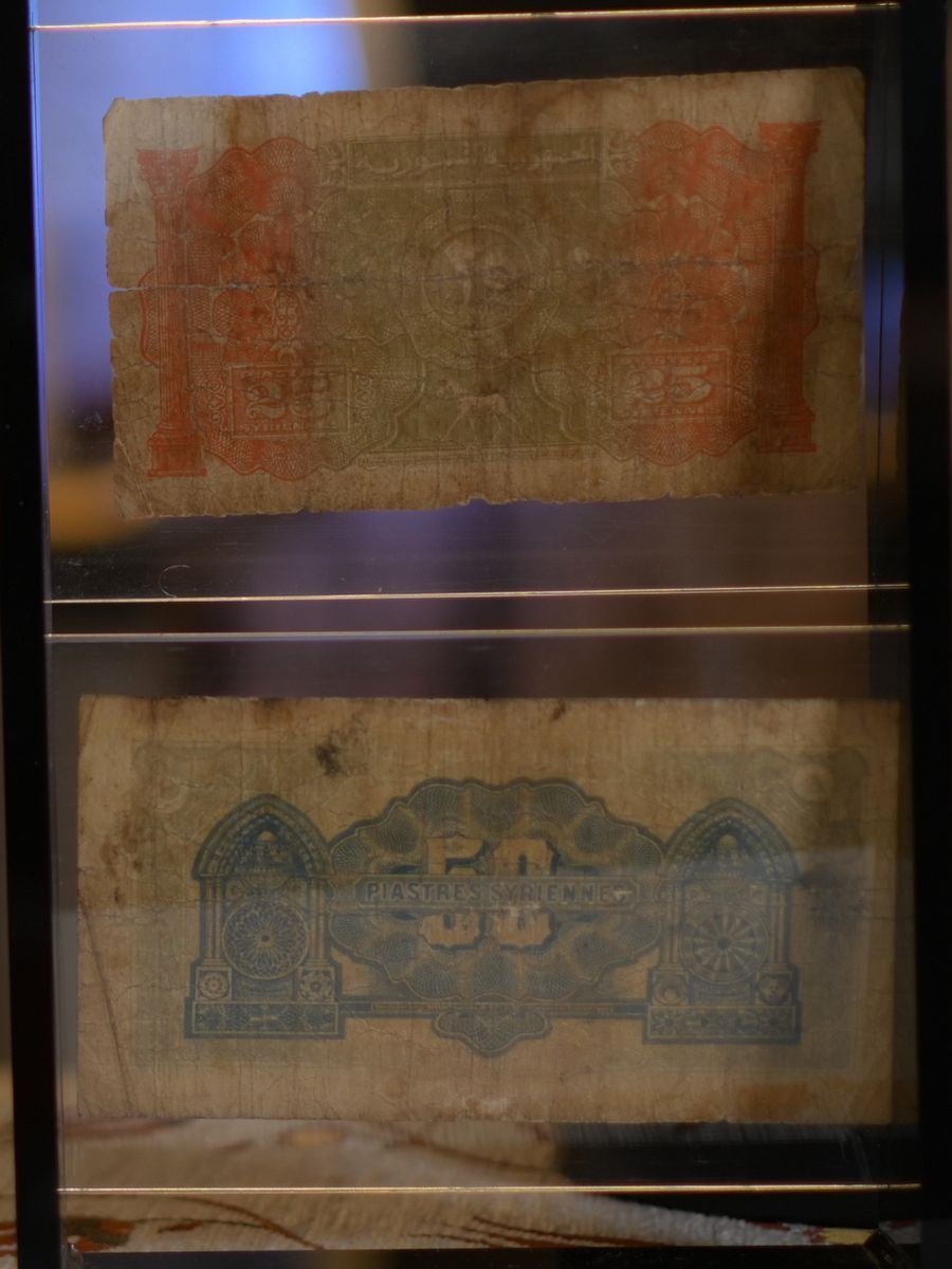 اول 2 قطعة ورقية نقدية باسم "الجمهورية السورية" 1942 - نادر جدا product image (4)