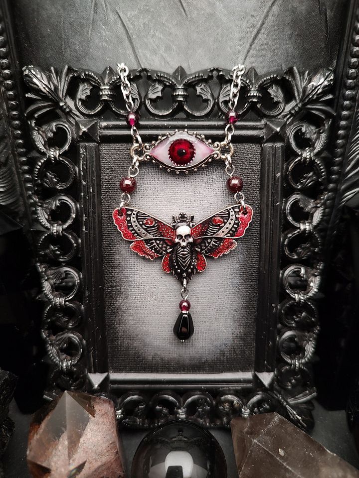 Familiars - Crimson Shroud Moth product image (1)