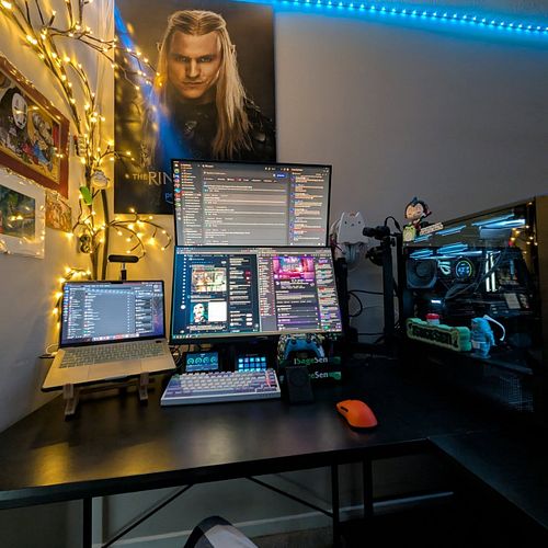 Cleaned my apartment up, desk & put my @advancedgg jars on my bookshelf in a cool way I think 💬🤔#advancedgg #setup #pc