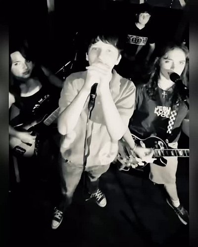 every photo shoot needs the perfect song and #heaven by @fatherofpeacegram nailed it. 🔥🤘 #satelliteeclipse #teenbands #newban...