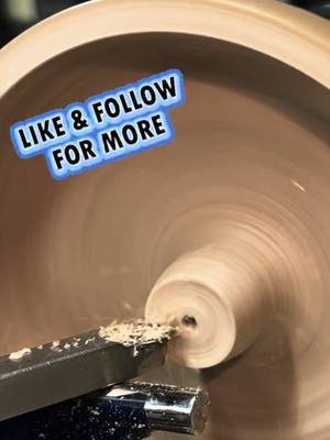 Videos like this always suck me into a daze, makes me want to go turn some wood right now.    #woodtok #wood #woodworking #woodturning #art #woodart #bowl #woodtokfam 