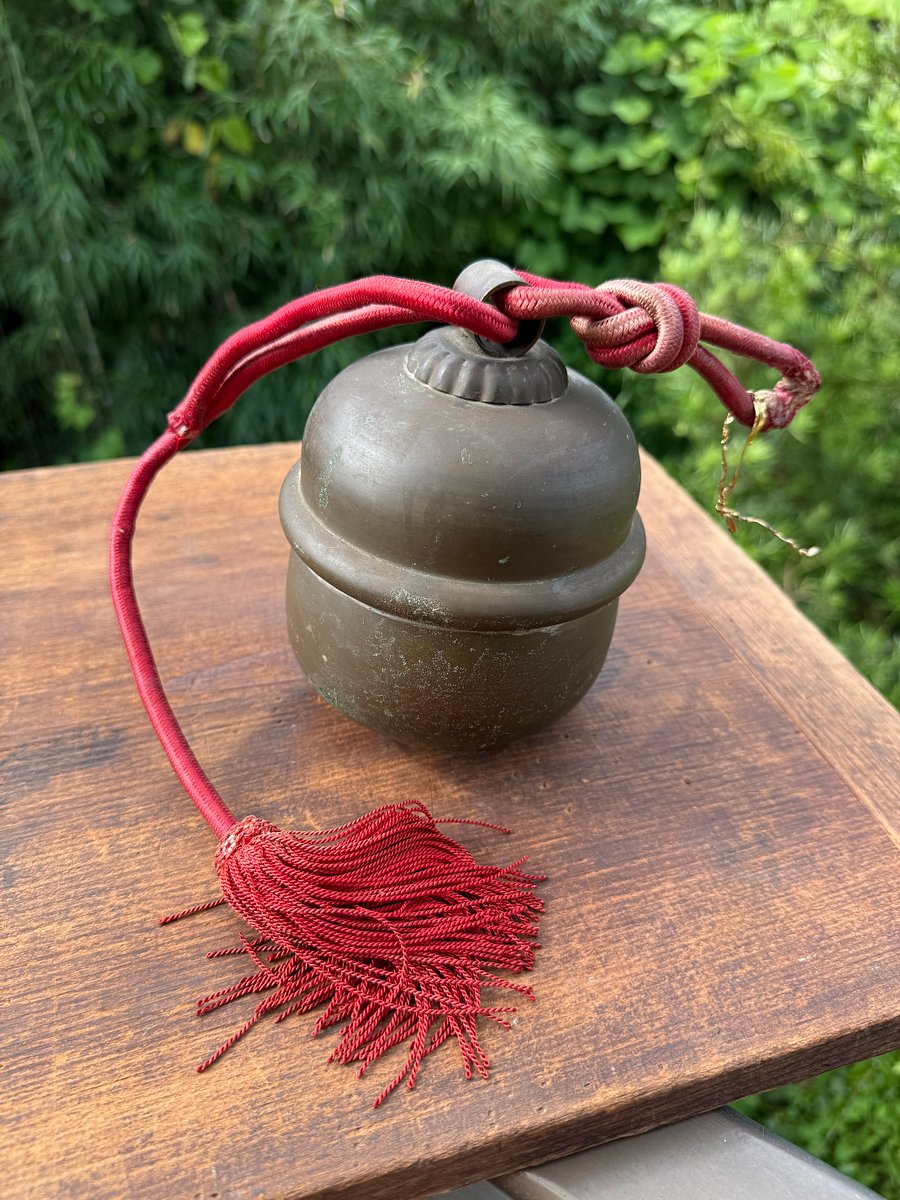 🎎 Antique Japanese Shinto Shrine Suzu Bell with Red Cord and Tassel – Japan Antique Roadshow product image (5)