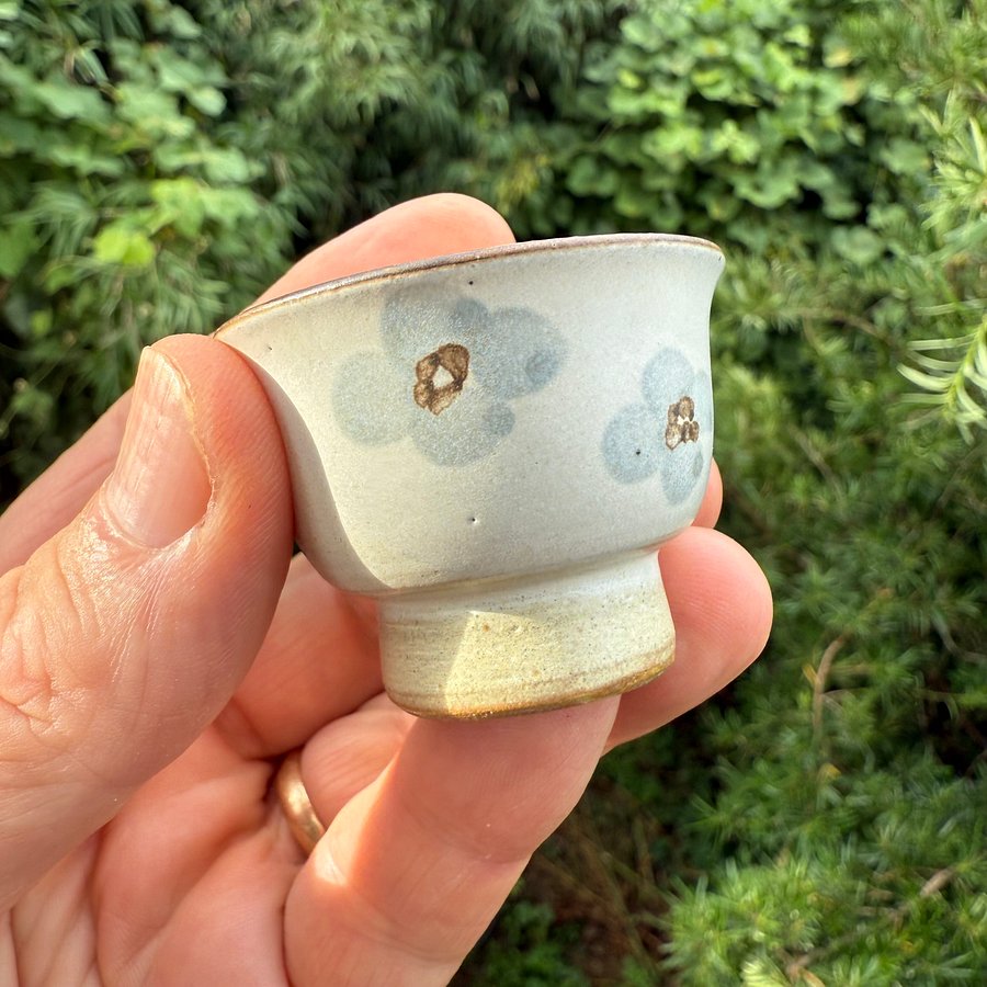 🎎 Small Japanese Sake Cup (Guinomi) with Bamboo Motif – Mid-Showa Era – Japan Antique Roadshow product image (7)
