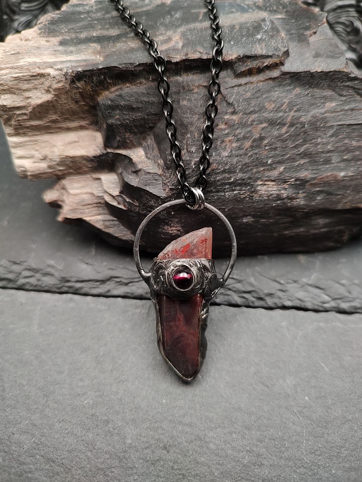 Sorcery Talisman - Red Spire Talisman product image (1)